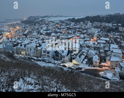 Coperta di neve Hastings old town, East Sussex, England, Regno Unito Foto Stock