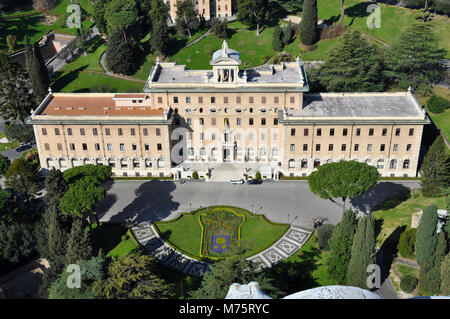 Antenna fuco vista del Palazzo del Governatorato e i giardini vaticani dalla parte superiore della basilica di San Pietro Foto Stock