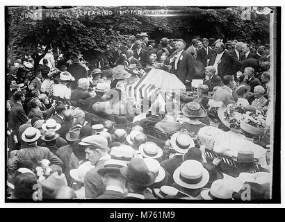 Il giudice Parker viene catturato parlando a Indianapolis, offrendo uno sguardo sul suo ruolo pubblico e sulla sua influenza. Il suo discorso verosimilmente affronta questioni legali o politiche significative per il periodo. Foto Stock