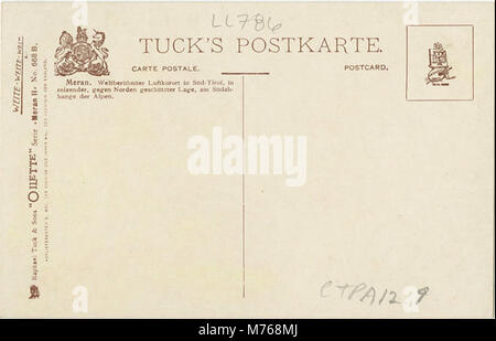 Una cartolina che mostra la città di Merano in alto Adige, con la Pfarrkirche in primo piano. L'immagine cattura il pittoresco paesaggio e i monumenti architettonici della città. Foto Stock