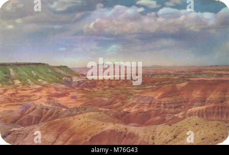 Questa immagine cattura la bellezza del deserto dipinto, uno splendido paesaggio naturale noto per i suoi colori vivaci e le formazioni geologiche, fotografato da Max Kegley. Foto Stock