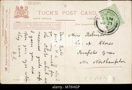 Una fotografia che cattura una vista panoramica di Killin, un villaggio nel Perthshire, in Scozia, noto per i suoi paesaggi pittoreschi, l'architettura storica e la bellezza naturale, popolare per il suo turismo e il suo significato storico. Foto Stock