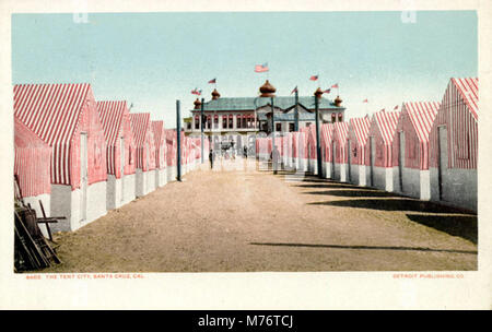 Questa immagine raffigura la Tent City a Santa Cruz, California, che offre una vista delle abitazioni temporanee utilizzate durante un periodo specifico della storia della regione. Foto Stock
