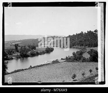 Una vista panoramica del fiume Shenandoah in Virginia, catturando la bellezza naturale del fiume e dei paesaggi circostanti in una fotografia storica. Foto Stock