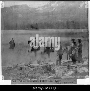Una vista panoramica del monte Tahlac, situato vicino al lago Fallen Leaf nella valle del lago Tahoe. Il paesaggio cattura la bellezza naturale della zona. Foto Stock
