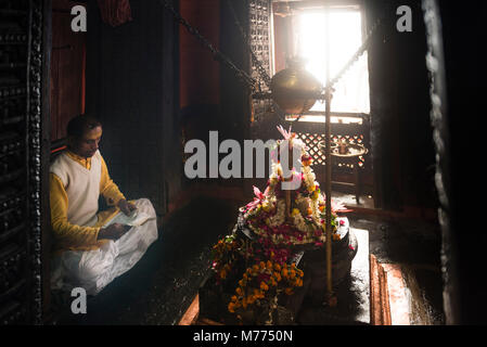 Il nepalese Mandir, uno dei più antichi templi indù di Varanasi, Uttar Pradesh, India, Asia Foto Stock