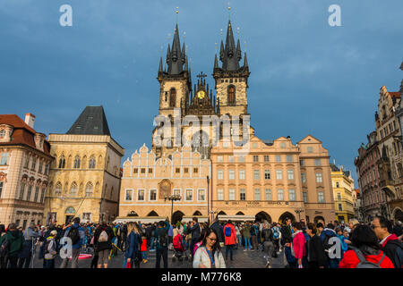 La Piazza della Città Vecchia, il Sito Patrimonio Mondiale dell'UNESCO, Praga, Repubblica Ceca, Europa Foto Stock