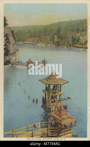 Il Plunge at Mohonk Lake è un'area balneare famosa per le sue acque cristalline e l'ambiente naturale. Il lago si trova nella riserva naturale di Mohonk e offre attività ricreative in un ambiente panoramico. Foto Stock