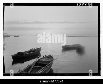 Una vista panoramica del tramonto da Mina a Tripoli, catturando l'atmosfera tranquilla della città costiera in Libia. Foto Stock