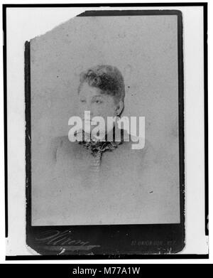 Questo ritratto mostra una donna non identificata, forse la madre di Mary Church Terrell, catturata dalla fotografa Sarony a New York. La donna è leggermente rivolta verso sinistra, tipica della fotografia in studio dei primi anni del XX secolo. Foto Stock