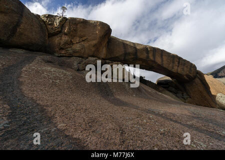Questo arco di granito è in Lost Creek deserto vicino Deckers, Colorado. Foto Stock