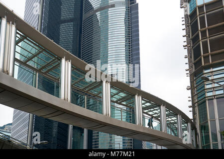 Una passerella aerea nel centro di Hong Kong del quartiere finanziario di Hong Kong, Cina, Asia Foto Stock