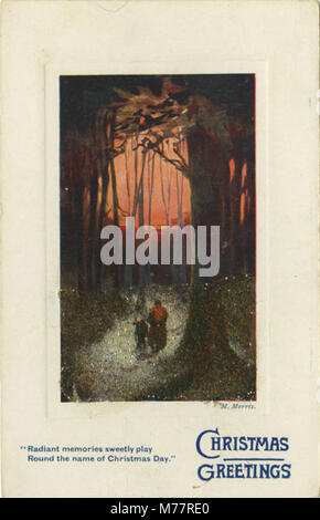 Questa immagine fa parte della serie "Christmas Snows and Holly Sprigs", che presenta una scena natalizia con neve e agrifoglio, che riflette i saluti natalizi e le tradizionali immagini natalizie. Foto Stock