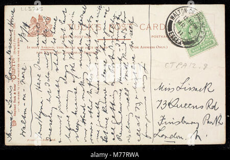 Clacton-on-Sea è una città costiera dell'Essex, in Inghilterra, vista dal suo molo iconico, che mostra il paesaggio marino e la cultura del tempo libero britannica. Foto Stock