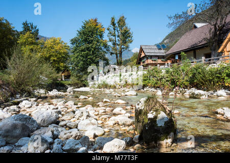 Villaggio alpino vicino al lago di Bohinj, Slovenia Foto Stock