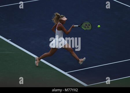 INDIAN WELLS, CA - 08 Marzo: Sofya Zhuk di Russia in azione durante il BNP Paribas Open a Indian Wells Tennis Garden il 8 marzo 2018 in Indian Wells, California. Credito: Mauricio Paiz/Alamy Live News Foto Stock