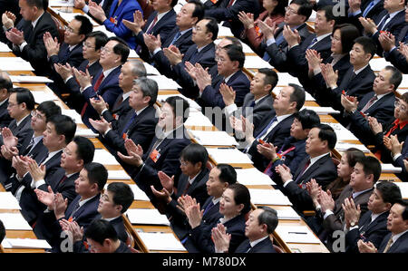 Pechino, Cina. 9 Mar, 2018. La seconda riunione plenaria della prima sessione del XIII Congresso Nazionale del Popolo (Anp) è tenuto presso la Grande Sala del Popolo di Pechino, capitale della Cina, 9 marzo 2018. Credito: Yao Dawei/Xinhua/Alamy Live News Foto Stock