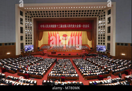 Pechino, Cina. 9 Mar, 2018. La seconda riunione plenaria della prima sessione del XIII Congresso Nazionale del Popolo (Anp) è tenuto presso la Grande Sala del Popolo di Pechino, capitale della Cina, 9 marzo 2018. Credito: Ding Hai-tao/Xinhua/Alamy Live News Foto Stock