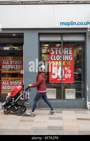 Clapham Junction, Londra. 9 Mar, 2018. La Maplin store nelle vicinanze Clapham Junction inizia fino a 50% di sconto come parte di una chiusura di vendita. Credito: Guy Bell/Alamy Live News Foto Stock