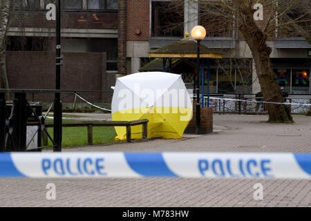 Salisbury, Regno Unito. 9 Marzo, 2018. Scena di possibile attentato dell ex militare russo Sergei ufficiale Skripal e sua figlia Eleonora. Credito: Finnbarr Webster/Alamy Live News Foto Stock