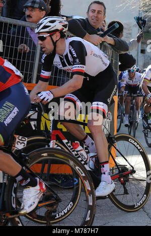 Follonico a Trevi, Italia. 9 Mar, 2018. Tom Dumoulin ( Squadra La Ragnatela Solare ) durante l'UCI World Tour, Tirreno-Adriatico 2018, fase 3, Follonico a Trevi, in Italia il 9 marzo 2018 - Photo Laurent Layris / DPPI Credito: Laurent Lairys/Agence Locevaphotos/Alamy Live News Foto Stock