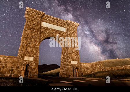 Via Lattea con un incremento di oltre il Roosevelt Arch 5517. Foto Stock