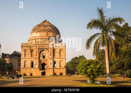 Bara Gumbad e moschea, Lodhi Gardens (Lodi Gardens), Nuova Delhi, India, Asia Foto Stock