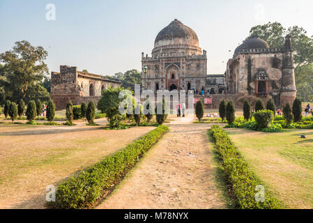 Bara Gumbad e moschea, Lodi Gardens (Lodhi Gardens), Nuova Delhi, India, Asia Foto Stock