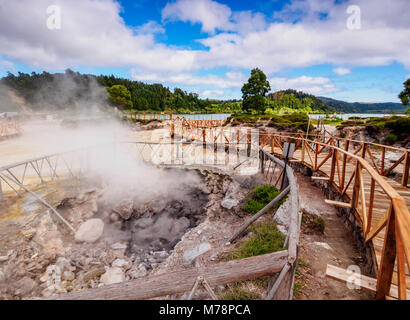 Fumarolas da Lagoa das Furnas, hot springs, isola Sao Miguel, Azzorre, Portogallo, Atlantico, Europa Foto Stock