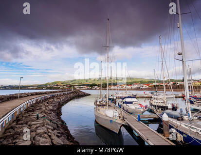 Porto di Praia da Vitoria, isola Terceira, Azzorre, Portogallo, Atlantico, Europa Foto Stock