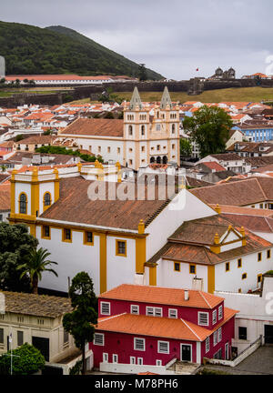 Vista verso il Santissimo Salvador da sé la Chiesa, patrimonio mondiale dell UNESCO, Angra do Heroismo, isola Terceira, Azzorre, Portogallo, Atlantico, Europa Foto Stock