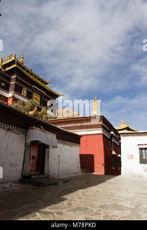 Tempio del monastero di Tashi Lhunpo Monastero, Shigatse, nel Tibet, Cina, Asia Foto Stock