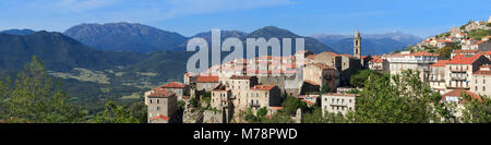 Sartène, vista panoramica della città con le montagne alle spalle, Corsica, Francia, Europa Foto Stock