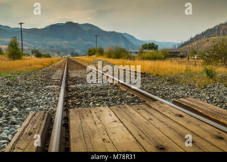 Linea ferroviaria nei pressi di Kamloops, British Columbia, Canada, America del Nord Foto Stock