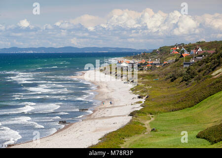 Vista su Rageleje Strand spiaggia con la costa svedese in distanza, Rageleje, Kattegat Costa, Zelanda, Danimarca, Scandinavia, Europa Foto Stock