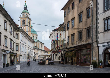 La facciata della banca cooperativa, Lubiana, Slovenia Foto Stock