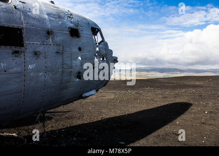 Si è schiantato marina degli Stati Uniti Super Douglas DC-3 piano sulla spiaggia Sólheimasandur in Islanda Foto Stock
