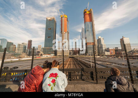 Lo sviluppo in ed intorno alla Hudson cantieri di New York visto dalla linea alta Park mercoledì 28 febbraio, 2018. (Â© Richard B. Levine) Foto Stock