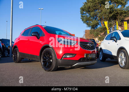 NUERNBERG / Germania - 4 Marzo 2018: Opel logo su una vettura ad un Opel concessionaria auto in Germania. Opel Automobile GmbH è un tedesco produttore di automobili. Foto Stock