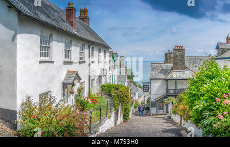 Il villaggio di incontaminata di Clovelly nel Devon, costruito su una collina che scende fino al mare. Foto Stock