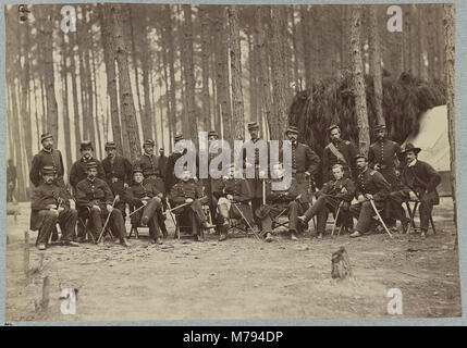 Ufficiali del 114Pennsylvania Fanteria di fronte a Pietroburgo, Va., Agosto 1864 LCCN2013647759 Foto Stock