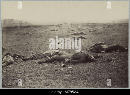 Campo di battaglia di Gettysburg. Corpi dei morti soldati federali sul campo del primo giorno di battaglia LCCN2012648001 Foto Stock