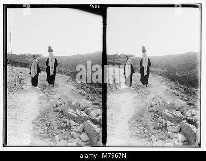 Betlemme e dintorni. Un percorso di montagna a Betlemme. Suggestivo di "andiamo adesso anche davanti a Betlemme." Luca 2.15 matpc LOC.02610 Foto Stock