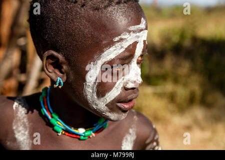 Un ragazzo di Hamar tribù, Dimeka, Valle dell'Omo, Etiopia Foto Stock