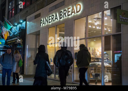 Un Panera Bread store nel quartiere di Chelsea di New York, il Martedì, 6 marzo 2018. Panera Bread è un marchio di JAB nelle aziende in cui è anche il genitore di Krispy Kreme, Au Bon Pain e altri. (© Richard B. Levine) Foto Stock