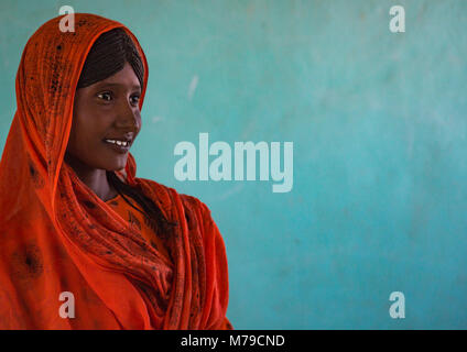 Velò etnia afar ragazza a scuola, regione di Afar, Semera, Etiopia Foto Stock