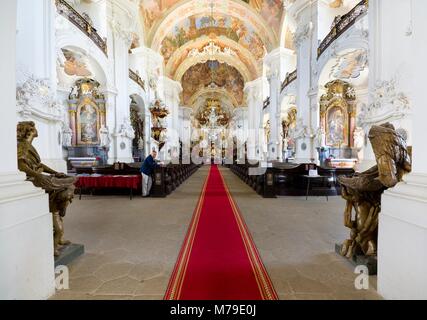 KRZESZOW, Polonia - 15 luglio 2017: Interno della Basilica dell'Assunzione della Beata Vergine Maria. La Chiesa è una parte del post-cistercense di c Foto Stock