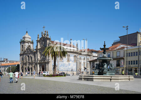 Porto, Portogallo - 20 Giugno 2016: Igreja do Carmo la chiesa di Porto Foto Stock