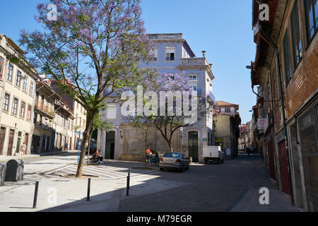 Porto, Portogallo - 20 Giugno 2016: tipiche case di architettura di Porto Foto Stock