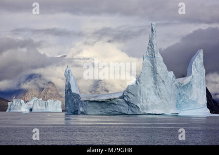 La Groenlandia, est della Groenlandia, Scoresby Sund, paesaggio di montagna, iceberg, Foto Stock